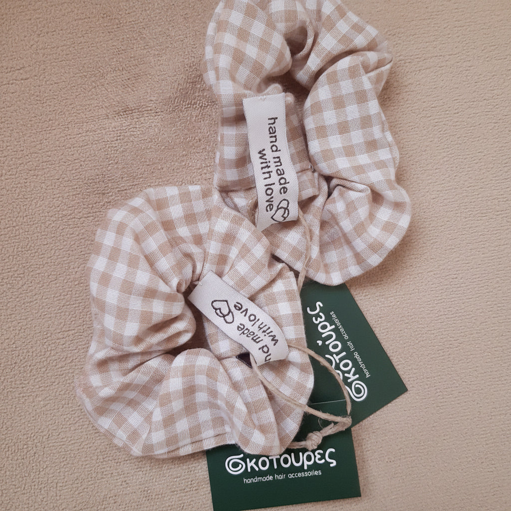 Μπεζ Καρό Scrunchie