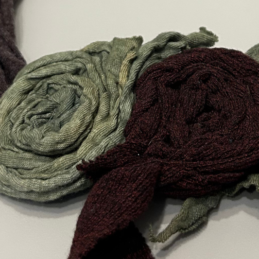 Υφασμάτινο Κολιέ από Τριαντάφυλλα