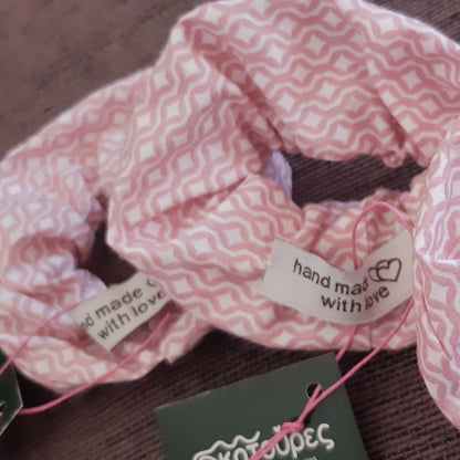 Ροζ Scrunchie