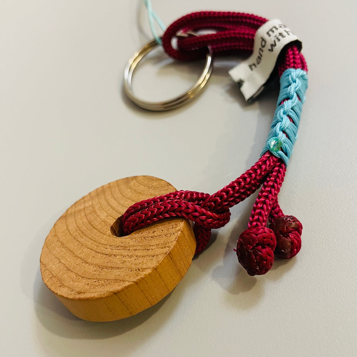 Ξύλινο Μπρελόκ macrame