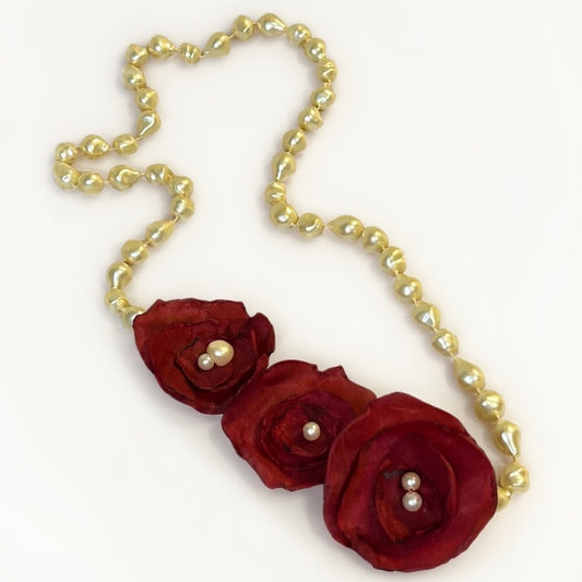 Χειροποίητο Κολιέ με Πέρλες & τριαντάφυλλα
